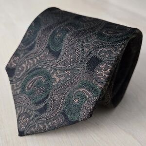 🇨🇵LANVIN Black and Green Paisley Tie